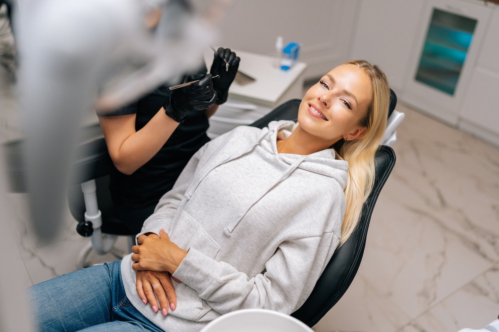 Paziente sorridente presso Studio Dentistico Crosara